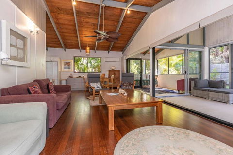 Montezuma - Pubs and Clubs 3