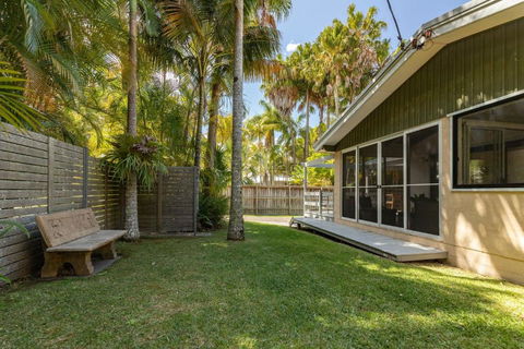 Montezuma - Pubs and Clubs 0