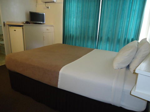 Moondarra Motel - Pubs and Clubs 2