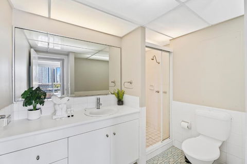 Moorings - HR Surfers Paradise - Pubs and Clubs 2