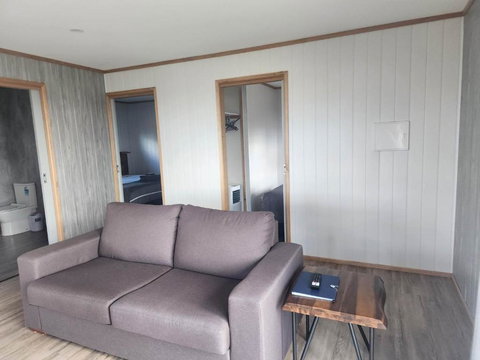 Mount Rumney Escapes - 5 Seaview Kangaroo House - Go Out 3