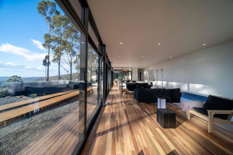 Mountain Top Snug, House Itas - Pubs and Clubs 3