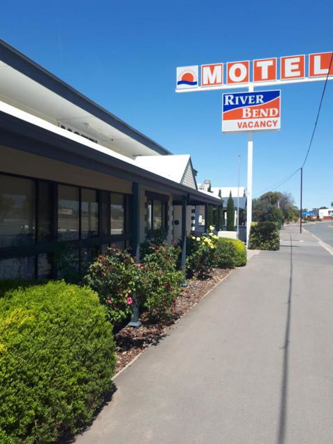 Motel Riverbend - Go Out 1