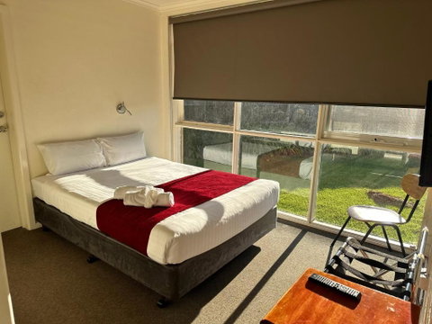 Motel Traralgon - Pubs and Clubs 1