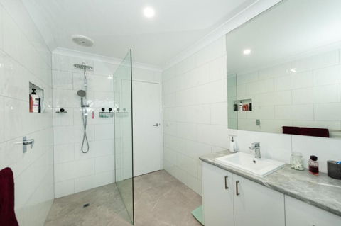 Motel Woongarra - Pubs and Clubs 1