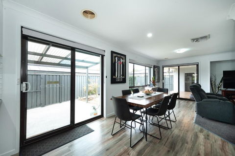 Motel Woongarra - Pubs and Clubs 3