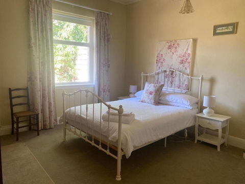 Mount Charles Homestead - Pubs and Clubs 1