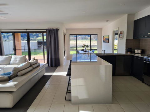 Mount Porepunkah Views - Pubs and Clubs 1