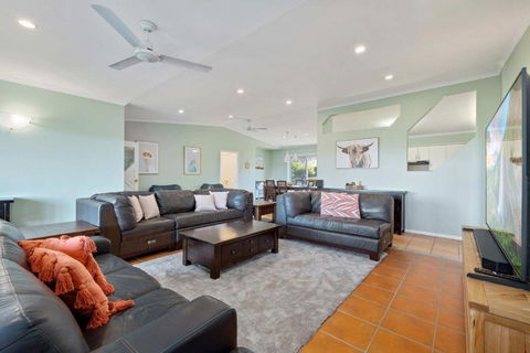 Mountain Lowry Lodge - Pubs and Clubs 3