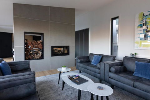 Mountain Mist Retreat - 6 Bedrooms - Pubs and Clubs 0