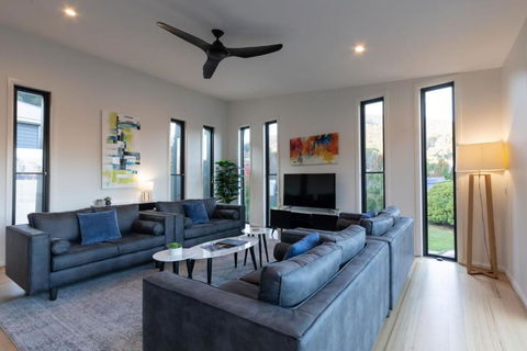 Mountain Mist Retreat - 6 Bedrooms - Pubs and Clubs 2