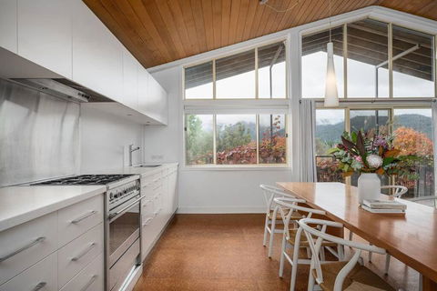 Mt Buffalo View Apartment - Pubs and Clubs 0