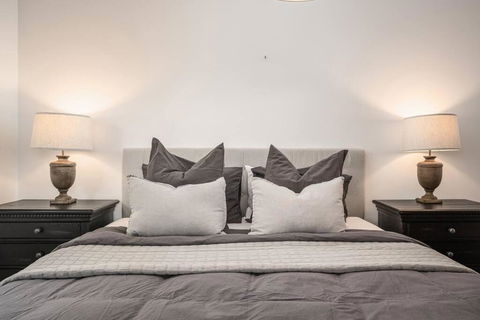 Mt Buffalo View Apartment - Pubs and Clubs 2