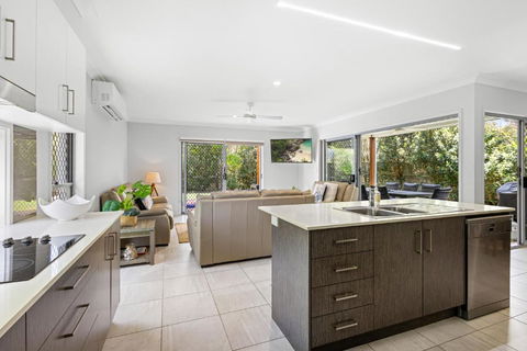 Mudjimba Retreat- Peaceful Luxury - Pubs and Clubs 1