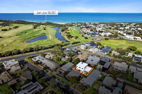 Muirfield Beach House 3a - Pubs and Clubs 0