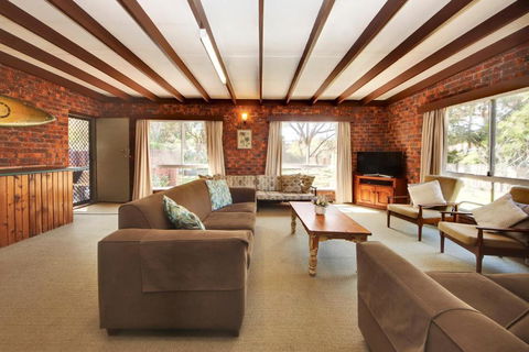 Mullers Cottage At Hat Head - 25 Straight Street - Pubs and Clubs 2