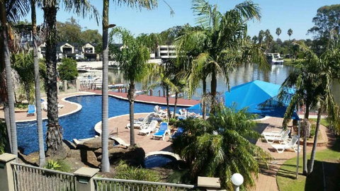 Mulwala Lakeside Apartment - Pubs and Clubs 3