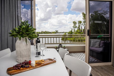 Mulwala Lakeside Apartment - Pubs and Clubs 0