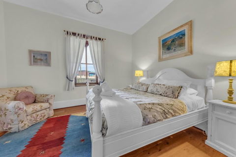 Munns Tower House - Pubs and Clubs 2