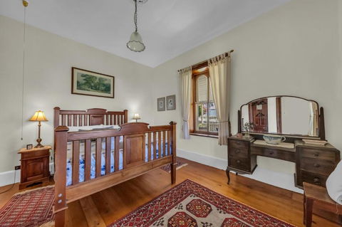 Munns Tower House - Pubs and Clubs 3