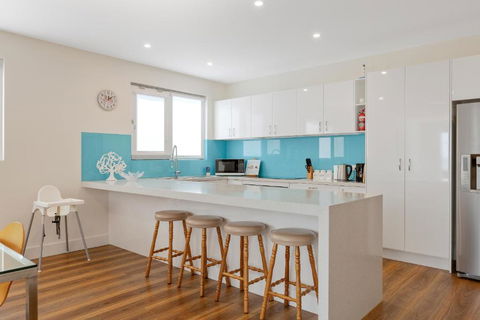 My Island Home By Ready Set Stay - Pubs and Clubs 1