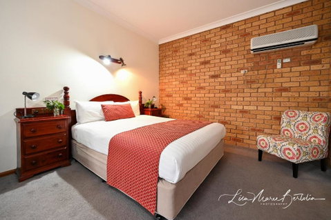Narrandera Club Motor Inn - Go Out 0