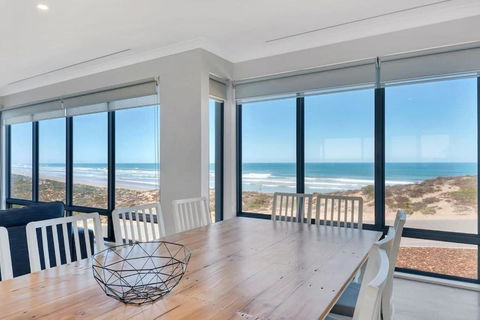 Nauticus - 82 Surfers Parade Middleton - BYO Linen - Pubs and Clubs 0