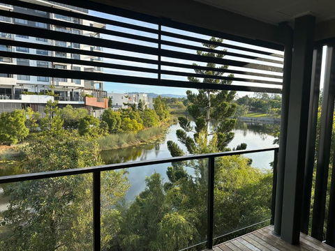 Near New 4br Townhouse Next To Shopping Mall - Pubs and Clubs 1