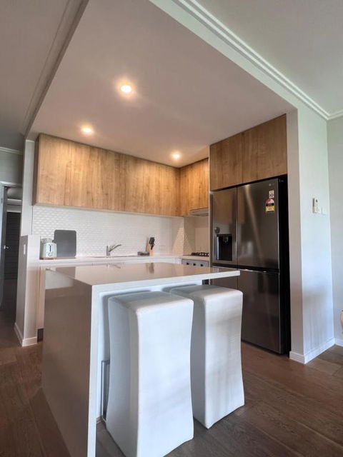Near New 4br Townhouse Next To Shopping Mall - Pubs and Clubs 3