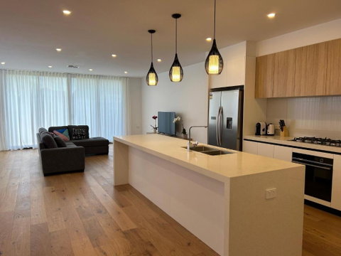 New 2-story House With 4 Bedrooms And 3 Shower Rooms - Pubs and Clubs 0