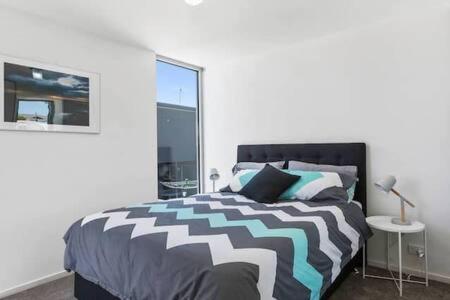 New Architect Designed Coastal Retreat-water Views - Go Out 0