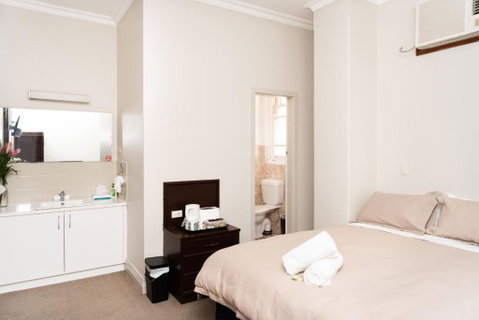 New Crown Hotel Motel - Pubs and Clubs 3