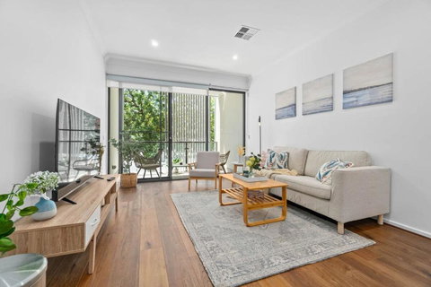 New Luxury Stylish Elegant Townhouse For Families - Pubs and Clubs 0