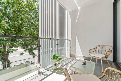 New Luxury Stylish Elegant Townhouse For Families - Pubs and Clubs 3