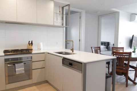 New Spacious 2 Bedroom With Gorgeous City Views - Pubs and Clubs 0