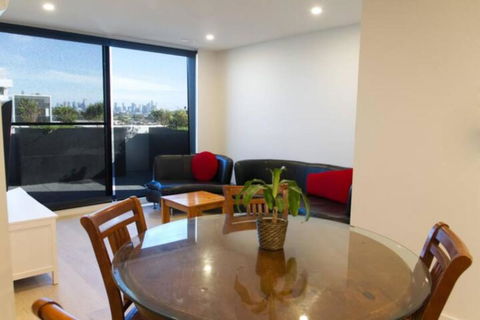 New Spacious 2 Bedroom With Gorgeous City Views - Pubs and Clubs 2