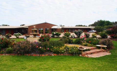Newell Motor Inn Narrandera - Go Out 1