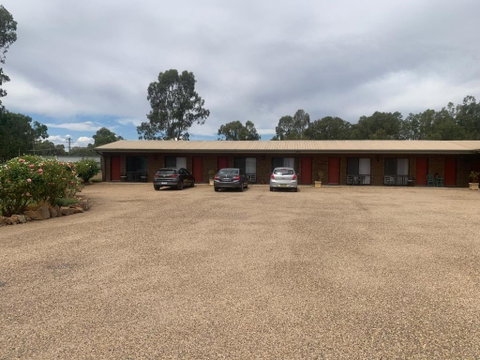 Newell Motor Inn Narrandera - Go Out 3