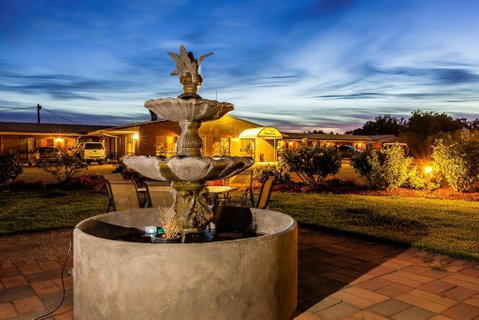 Newell Motor Inn Narrandera - Go Out 0