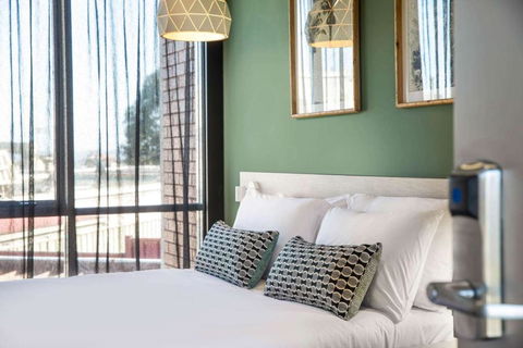 Nightcap At Morwell Hotel - Pubs and Clubs 1