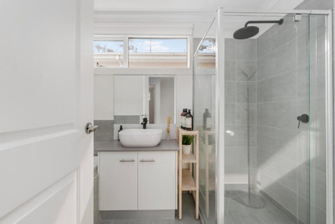Newsom House - Stylish & Elegant Home With 4 King Beds - Go Out 3