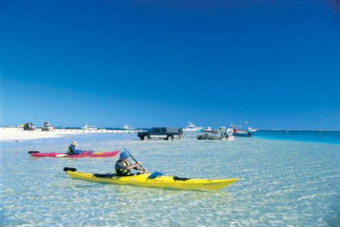 Ningaloo Club Backpackers - Pubs and Clubs 2