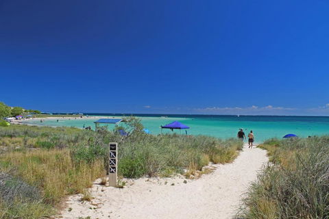 Ningaloo Club Backpackers - Pubs and Clubs 1