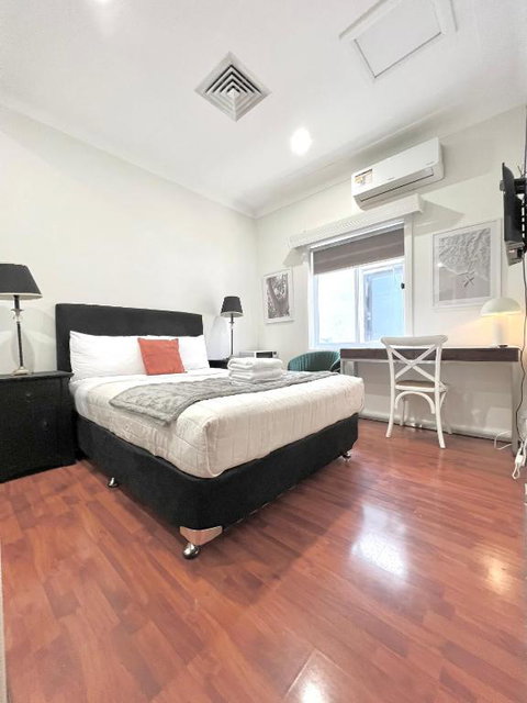 North Ryde Guesthouse - Pubs and Clubs 1