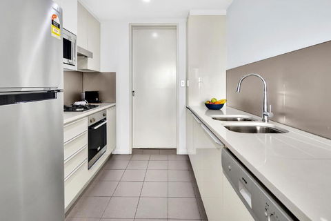 North Sydney Large Two Bedroom MIL2302 - Go Out 3