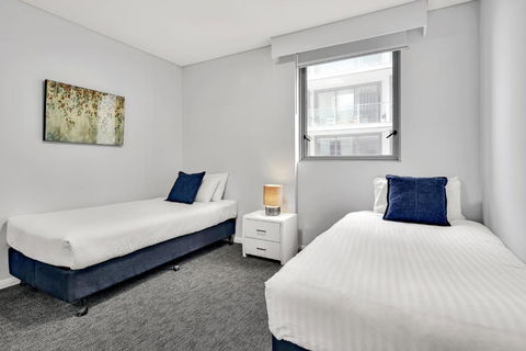 North Sydney Large Two Bedroom MIL2252402 - Go Out 3