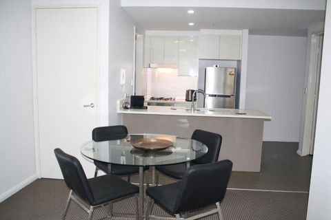 North Sydney Wyndel Apartments-MIL1005 - Go Out 2