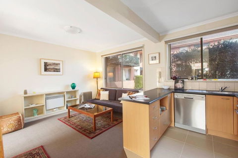 Northcote Charm Spacious And Quiet Suburban Stay - Pubs and Clubs 0
