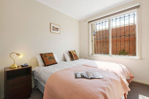 Northcote Charm Spacious And Quiet Suburban Stay - Pubs and Clubs 1