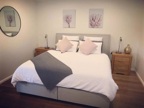 Nug Nug Park Cabin - Pubs and Clubs 2